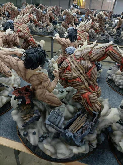 Figurine SNK Collector en Resine Titan Assaillant vs Titan Cuirassé 0 Tresor Otaku